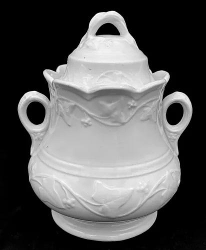 Ivy Wreath | John Meir & Son | Sugar Bowl with Lid | Item | 001