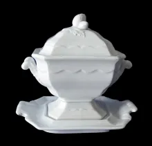 Adams Scallop_William Adams & Sons_Sauce or Soup Tureen Base, Lid, and Underplate_Item_001