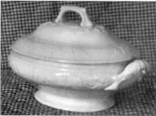 Fuchsia_Unspecified_Vegetable Tureen Base and Lid_Item_001