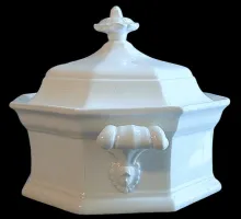 Gothic with Cameo_James Edwards_Stew or Chowder Tureen Base and Lid_Item_001