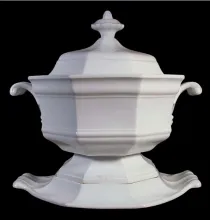 Gothic with Cameo | Unspecified | Sauce or Soup Tureen Base, Lid, and Underplate | Item | 001