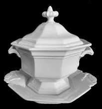 Gothic_Jacob Furnival_Sauce or Soup Tureen Base, Lid, and Underplate_Item_001