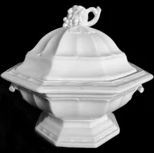 Grape Octagon_John (I.) Holland_Vegetable Tureen Base and Lid_Item_002