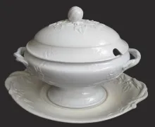 Hidden Motif_Jacob Furnival_Sauce or Soup Tureen Base, Lid, and Underplate_Item_001