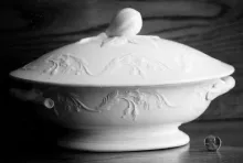 Laurel_Wedgwood & Co._Vegetable Tureen Base and Lid_Item_001