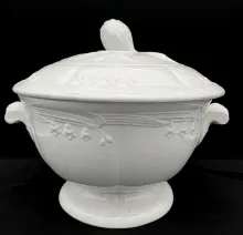 Lily Shape (Bordered Hyacinth)_W. Baker & Co._Hot Toddy Bowl with Handles and Lid_Item_001