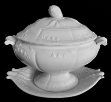 Lily Shape (Bordered Hyacinth)_W. Baker & Co._Sauce or Soup Tureen Base, Lid, and Underplate_Item_004