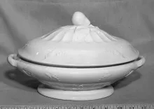 Lily of the Valley with Thumbprint_Jacob Furnival_Vegetable Tureen Base and Lid_Item_001
