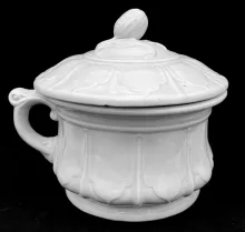 Mississippi Shape_Edward Pearson_Chamber Pot Base and Lid_Item_002
