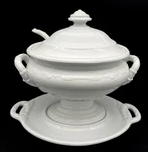 Niagara Shape (Scalloped Decagon)_Davenport (& Co.)_Sauce or Soup Tureen Base, Lid, Underplate, and Ladle_Item_001