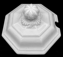 Ninevah_Mellor, Venables, & Co._Sauce or Soup Tureen Lid_Item_002