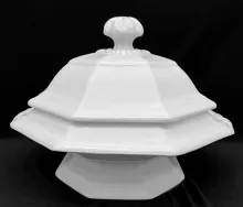 Ninevah_Mellor, Venables, & Co._Vegetable Tureen Base and Lid_Item_002