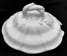 Paneled Grape_Jacob Furnival_Sauce or Soup Tureen Lid_Item_002