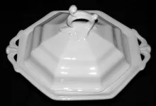 Pompei_Mellor, Venables, & Co._Vegetable Tureen Base and Lid_Item_002