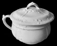 Potomac Shape | W. Baker & Co. | Chamber Pot Base and Lid | Item | 001